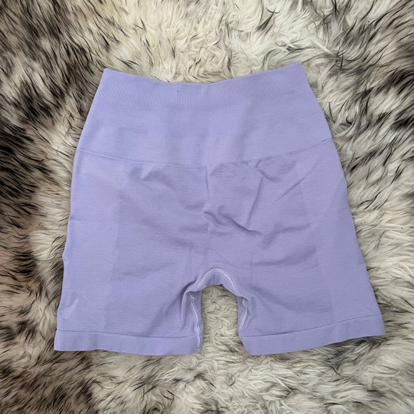 Alphalete Amplify 4”5 Shorts - Size XS - Misty Lilac - Picture 3 of 3